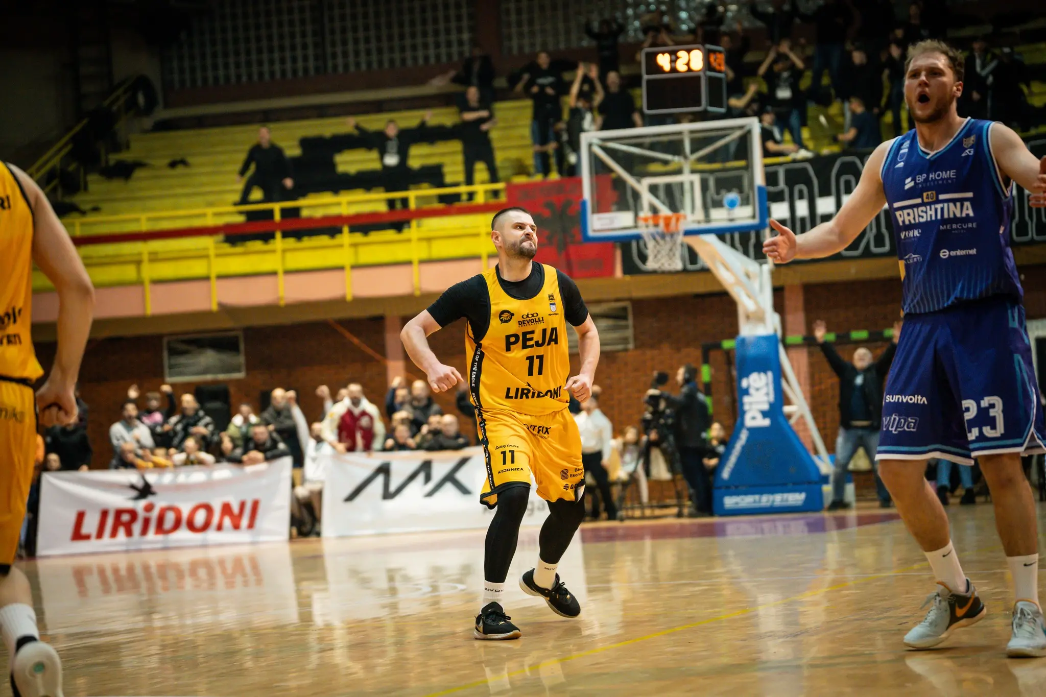 Pamje nga ndeshja Peja-Sigal Prishtina (Kupë)